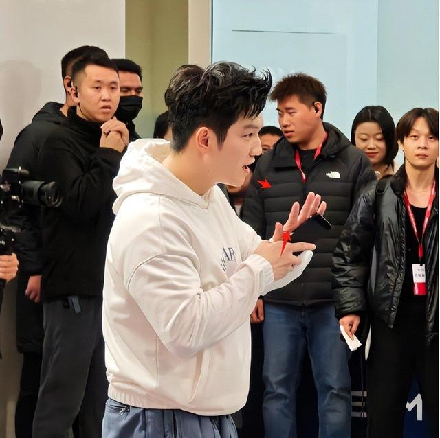 本土球员表现抢眼，技惊四座赢得掌声的简单介绍